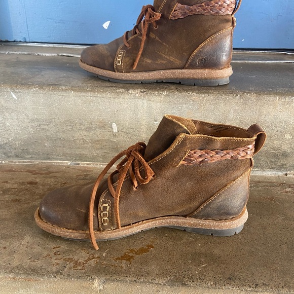 Born Temple Brown Leather Lace-Up Ankle Booties - Picture 3 of 6